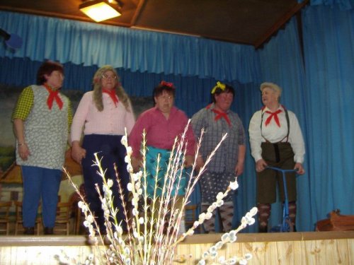 Hraje celá dědina aneb S veselou myslí na nesmysly. - 18.3.2006